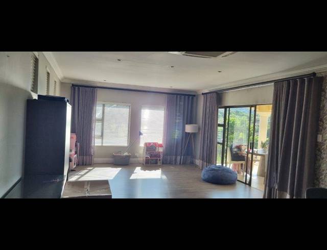 3 BEDROOM APARTMENT FOR SALE IN LA LUCIA
